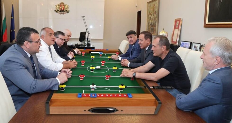 Фотогалерия: Най-смешните колажи на Валдес Радев