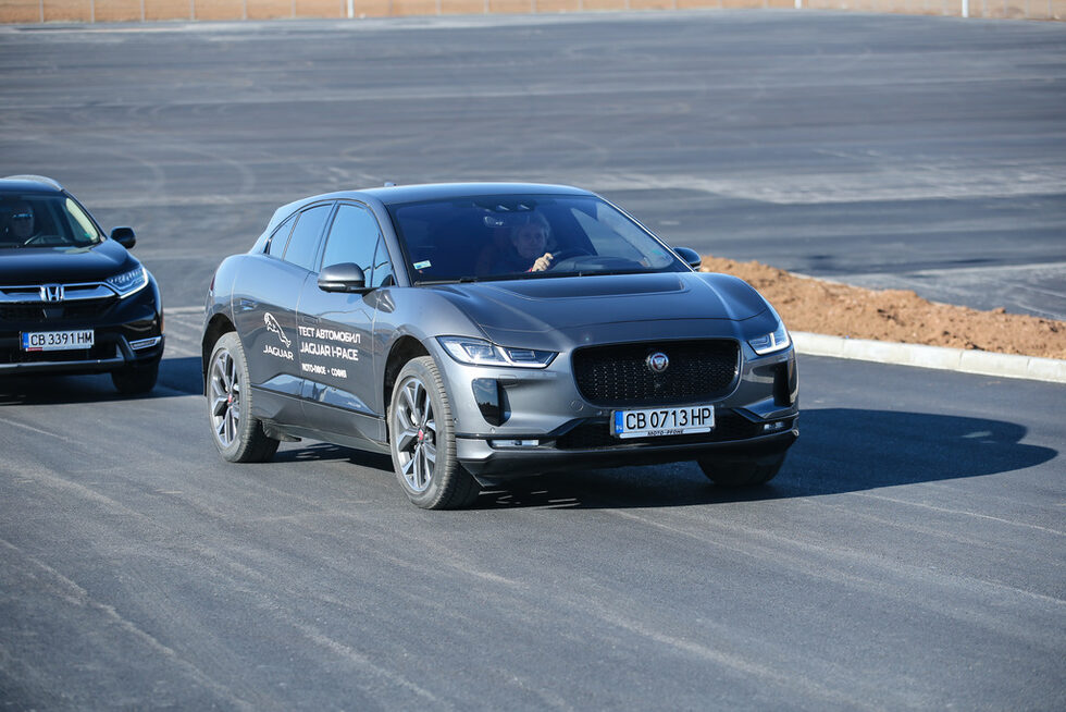 "Ягуар Ай-Пейс", който вече стана автомобил на годината в Европа през март, е вторият финалист при екомоделите.