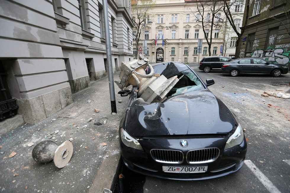 Фотогалерия: Земетресение в Хърватия причини щети и предизвика паника