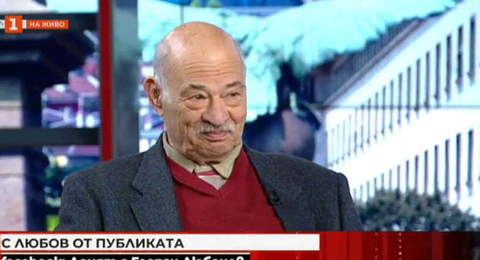 На 82-годишна възраст почина актьорът Вълчо Камарашев. Той е пред публика 60 години, като изиграва повече от 100 роли в театъра, киното и телевизията. Вълчо Камарашев е познат от ролите си в "Хъшове", "В полите на Витоша", "Майстори" и много други в театъра, "Осъдени души", "Всичко е любов", "Войната на таралежите" и много други в киното. В интервю за предаването "120 минути" по Би Ти Ви през 2016 г. Вълчо Камарашев разказва, че заради ролята си на другаря Ташев (във "Войната на таралежите") е станал по-мил с децата пред блока си и е започнал да ги черпи, а не само да им се кара. "Аз тогава често им обяснявах, че това, което играя, може да е лош чичо, но не съм аз. Аз съм Вълчо, а той е друг, аз не играя себе си", спомня си вече покойният актьор.