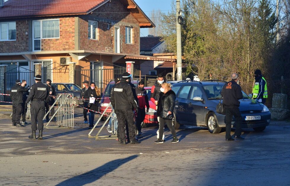 Ограниченията се приемат спокойно от жителите на квартала.