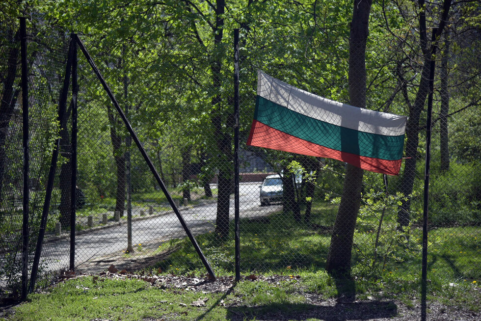 От няколко дни на брифингите на Националния оперативен щаб се подсказва, че ако се създаде сериозна организация за контролирано влизане в зелените пространства на София, може да се обмисли разхлабване на забраната. Кога, засега никой не се ангажира да каже.