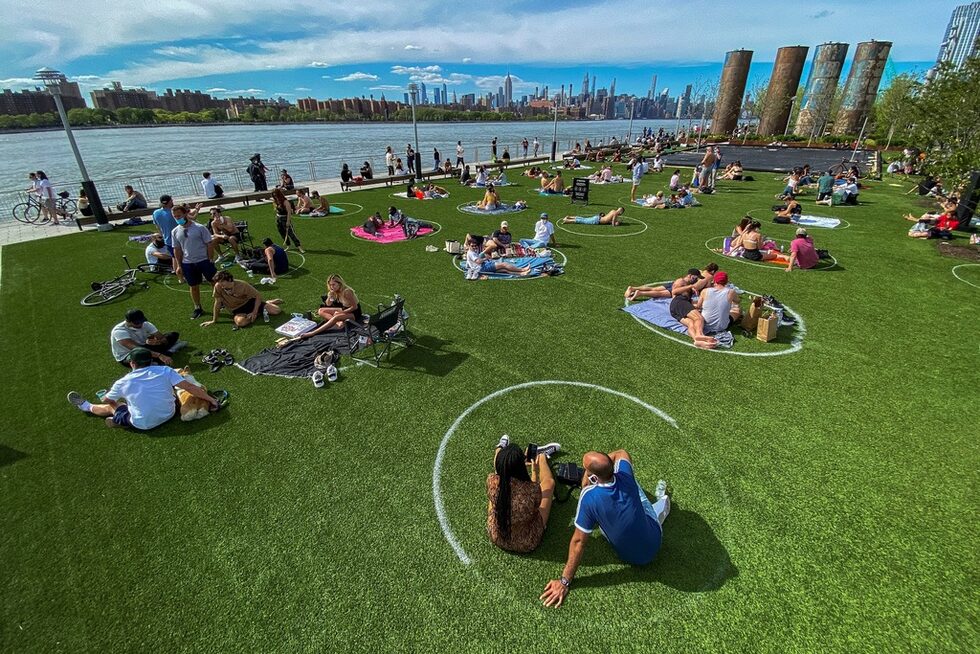 В парка Domino Park в Бруклин, Ню Йорк, САЩ.