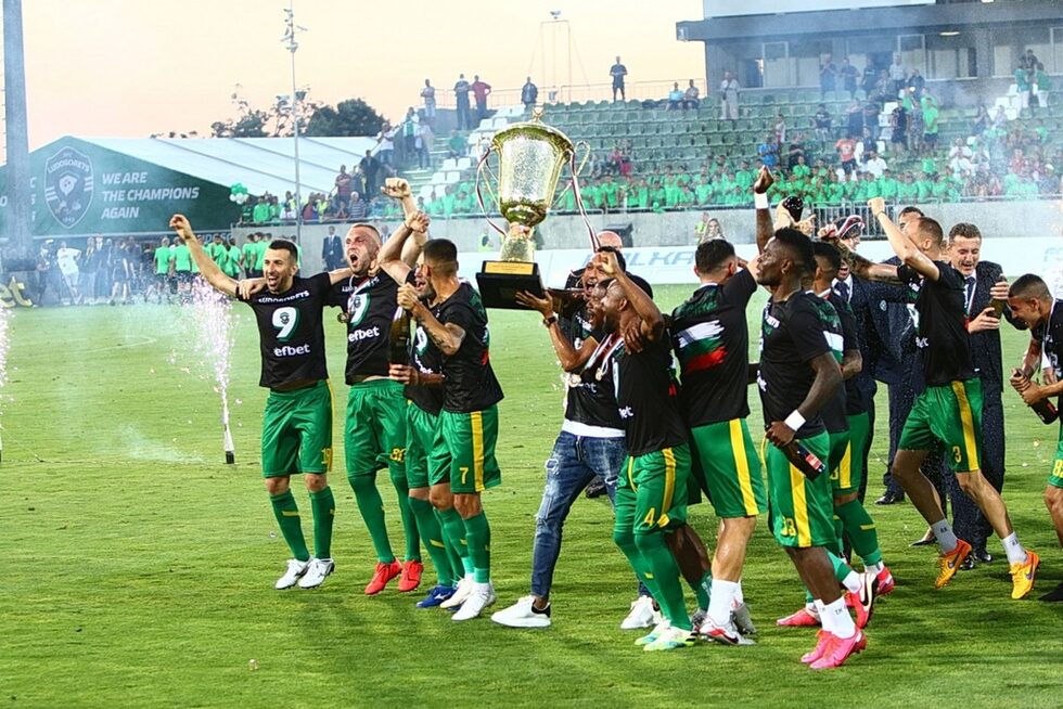 Марселиньо вдига трофея. <a href="https://www.dnevnik.bg/sport/2020/06/28/4084571_sled_9_godini_v_razgrad_marselinyo_napuska_ludogorec/" target="_blank">След девет години в Разград бразилецът напусна клуба</a>, оставяйки значима следа в българския футбол.