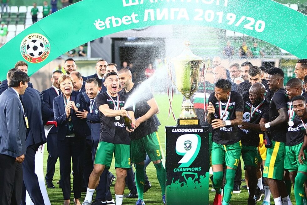 Тон за празненствата даде голмайсторът на тима Клаудиу Кешеру.