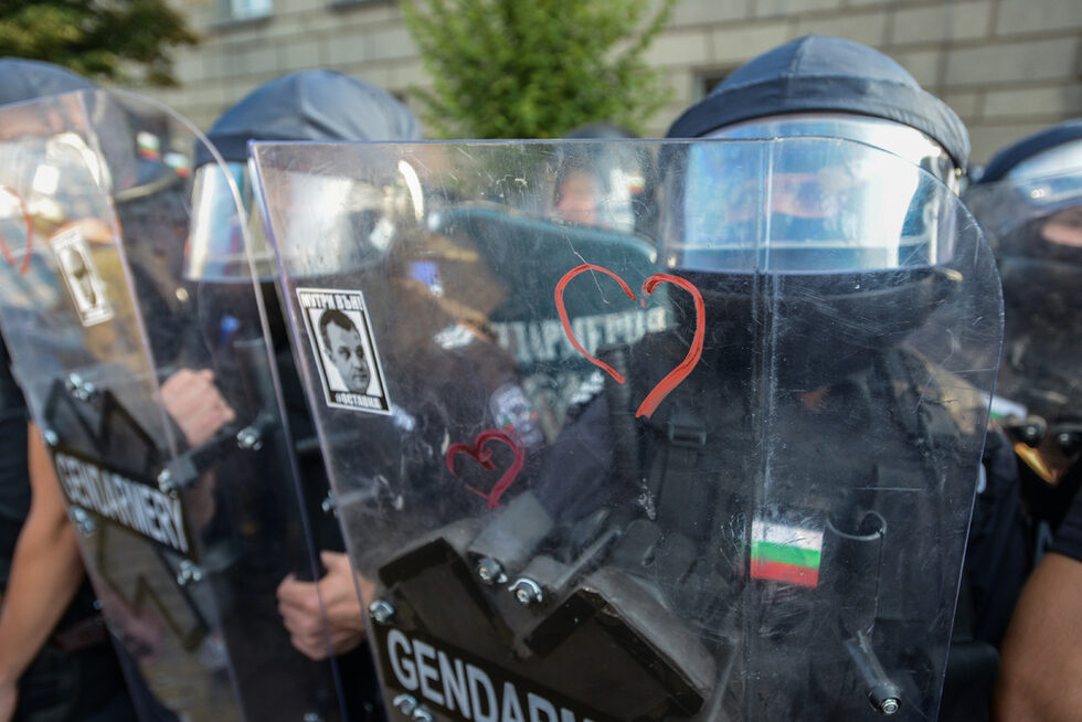 Фотогалерия: "Велико народно въстание" - протестът, който посрещна депутатите