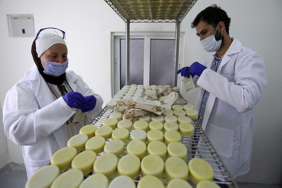 Експертът по красота, която използва продукта в продължение на няколко месеца, казва, че е забелязала значително подобрение в тена си.<br /><br />"Преди много време нашите родители и баби и дядовци не са използвали химикали, те биха са използвали сапун от зехтин. Много съм доволна от този продукт, върнахме се, връщаме се към използването на органични и естествени продукти", казва Рувайда Батайне.