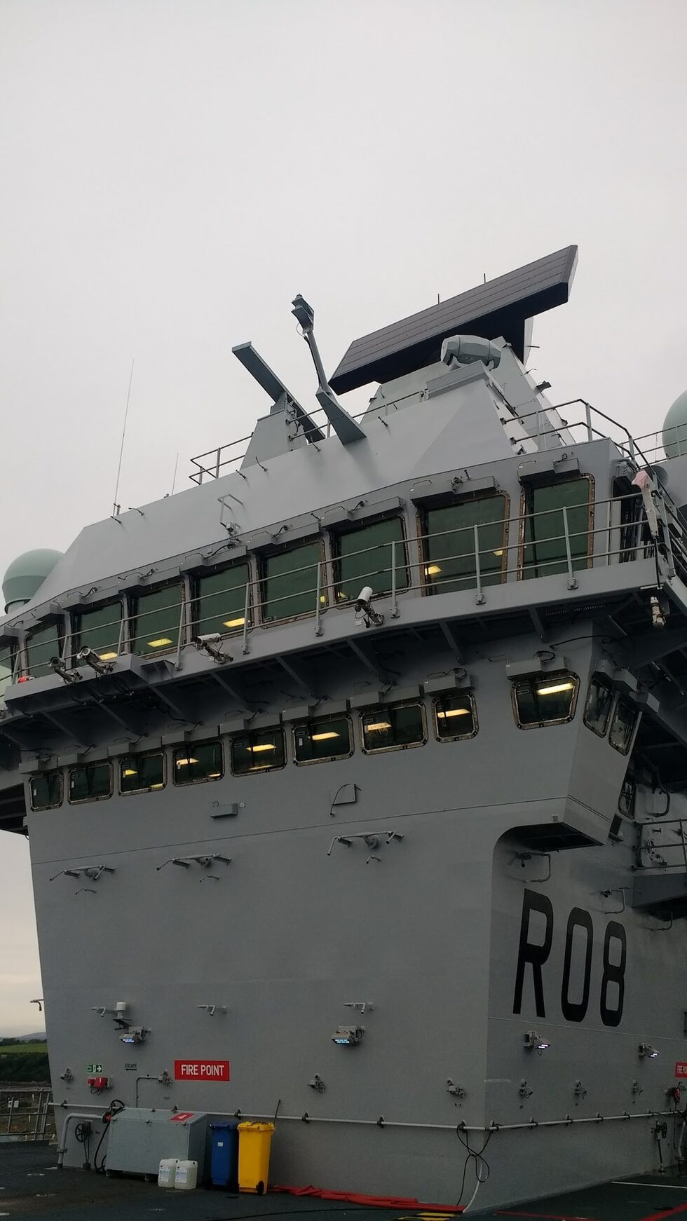 Това е мястото, от което се командва QEC (Queen Elizabeth Carrier), както е официалното име на самолетоносача.