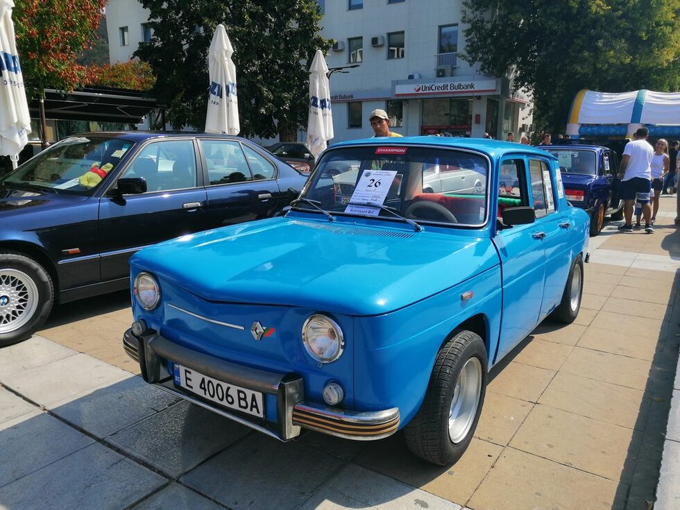"Рено" 8 от 1969 година.