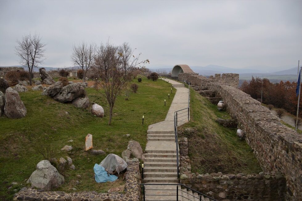 Поглед от третия етаж на кулата.
