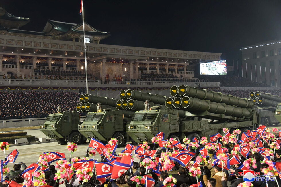 Фотогалерия: Зрелищен парад в Северна Корея