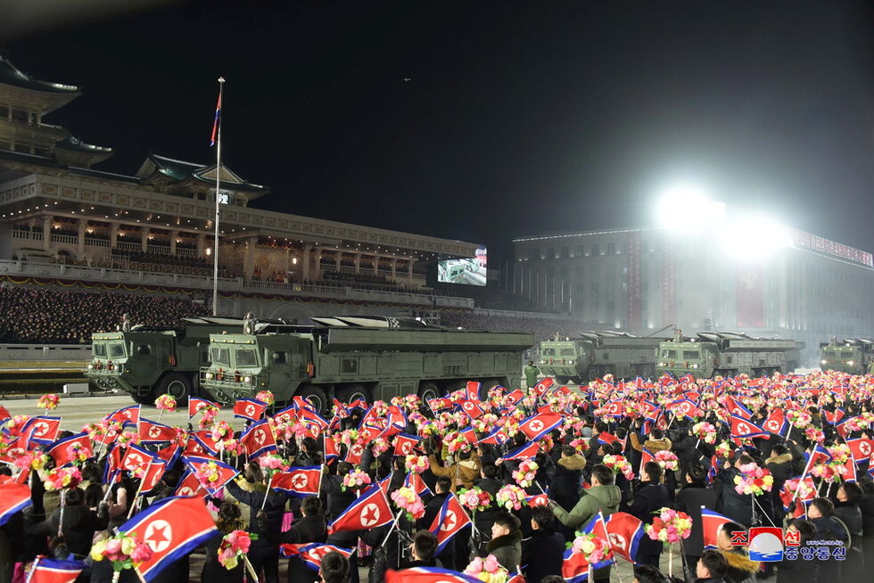 Фотогалерия: Зрелищен парад в Северна Корея