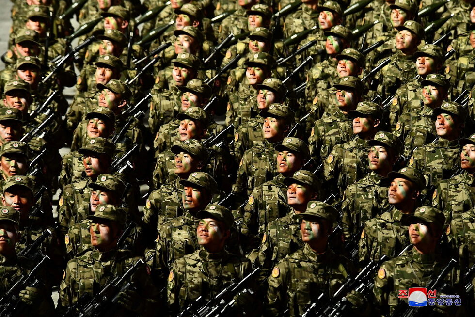 Фотогалерия: Зрелищен парад в Северна Корея