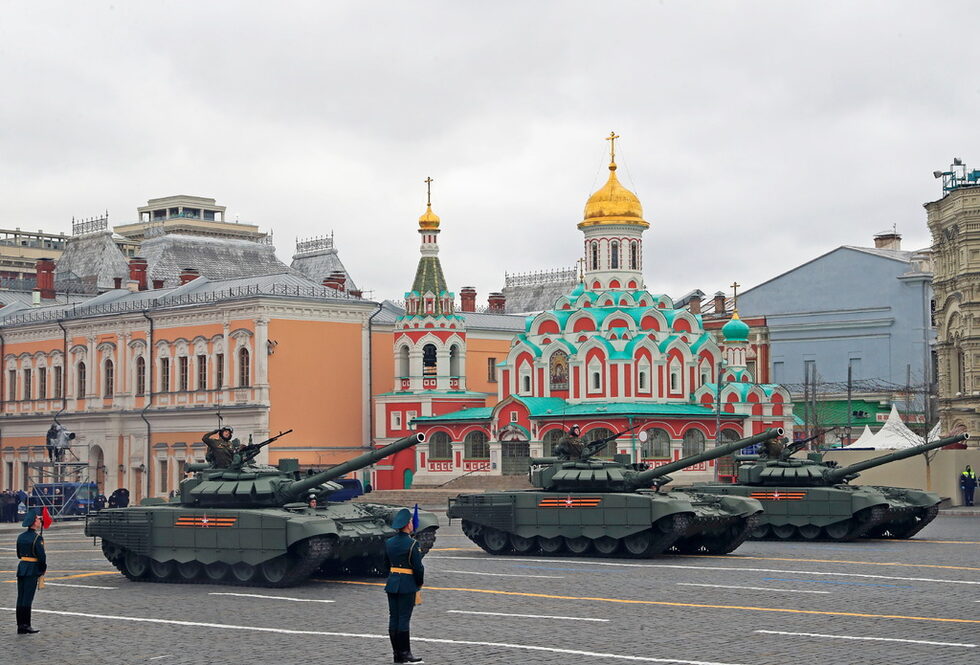 Освен централната проява в Москва военни паради имаше в 28 града из цялата страна.