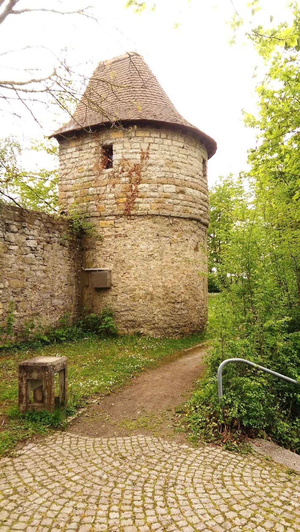 Една от защитните кули от външната крепостна стена.