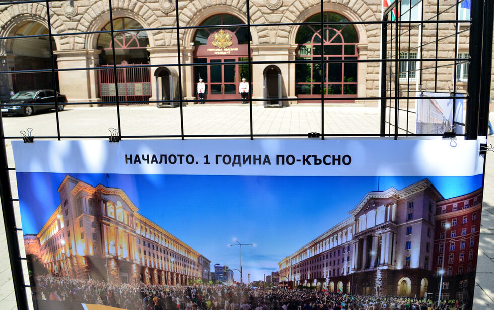 Фотогалерия: Измина година от антиправителствените протести