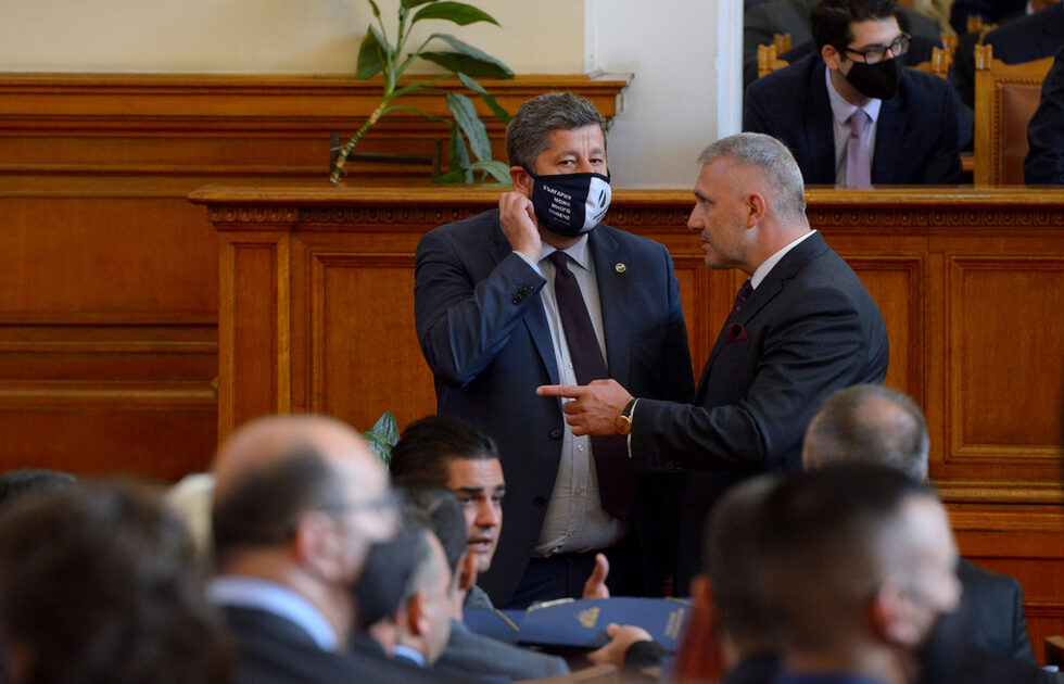 Председателят на парламентарната група на "Демократична България" Христо Иванов и зам.-председателят на "Изправи се.БГ!Ние идваме!" Николай Хаджигенов демонстрираха желание разговори по политики и приоритети.
