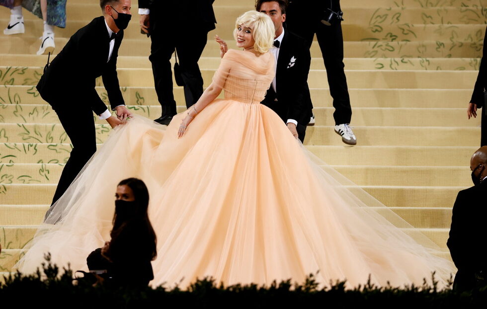 Били Айлиш на бала Met Gala, който се счита за еквивалент на Оскарите, но за изкуството на модата, проведен вчера в музея Метрополитън, Ню Йорк