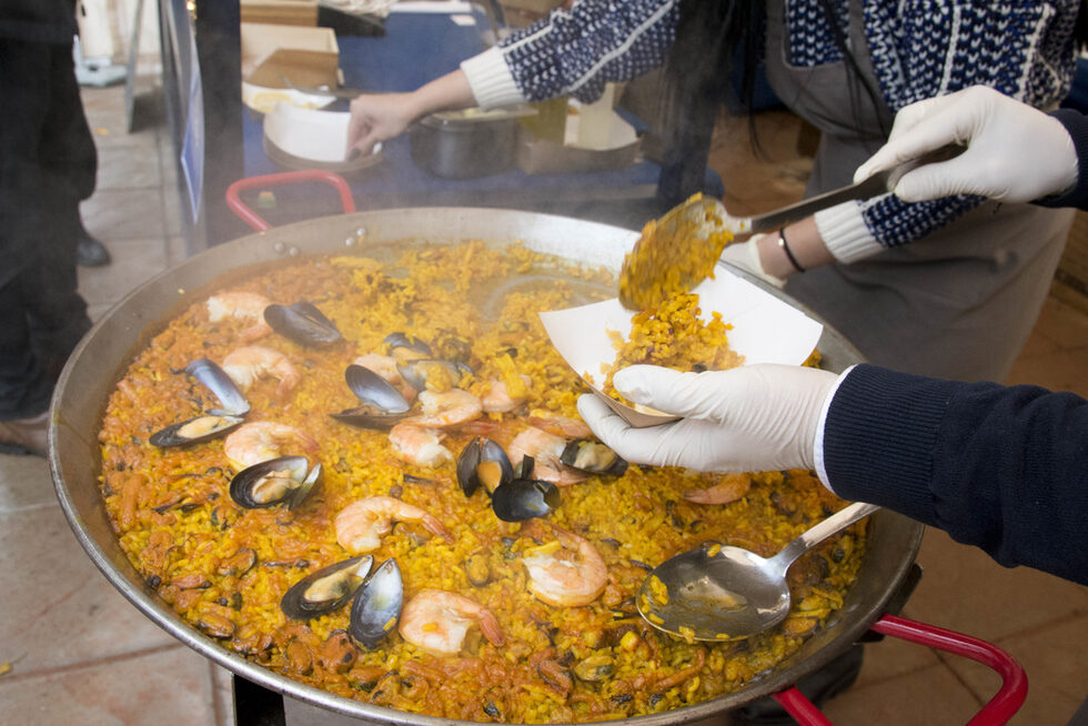Четвъртото издание на открития базар за риба и морски деликатеси Бакхус Fish Fest се провежда този уикенд и събира най-доброто от българското Черноморие, както и някои по-екзотични вносни деликатеси. Организатор на събитието е списание "Бакхус", а фестивалът започва от 10 ч., като събитието е изцяло безкешово. Билети се продават онлайн или на място.