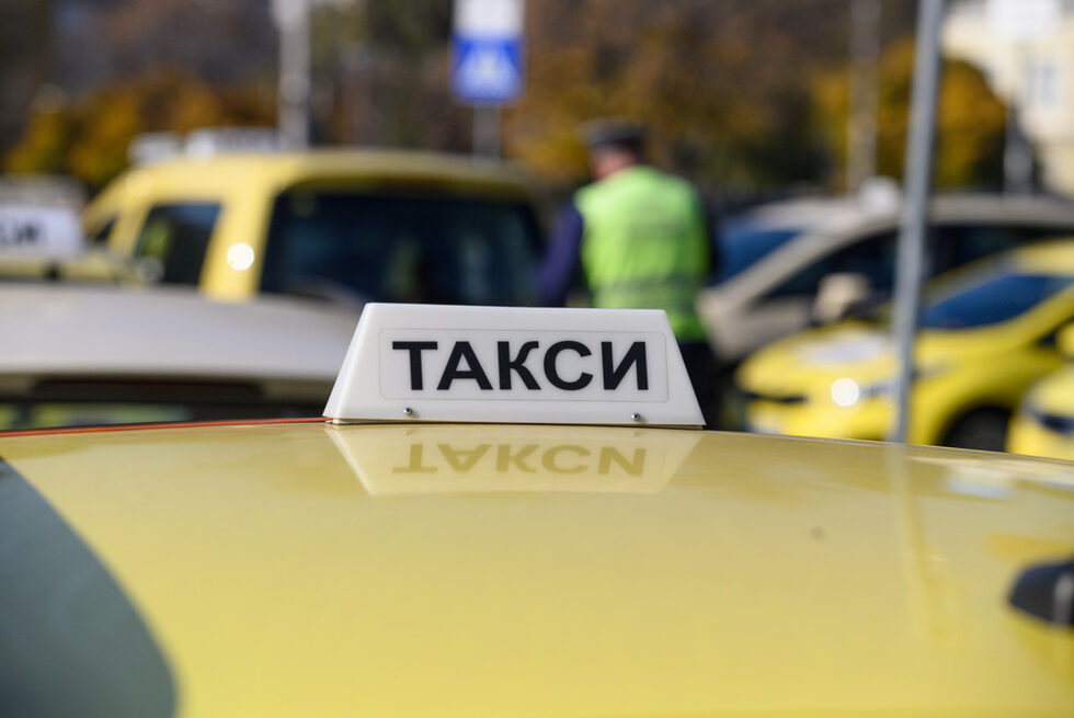Протест на таксиметрови шофьори в София.