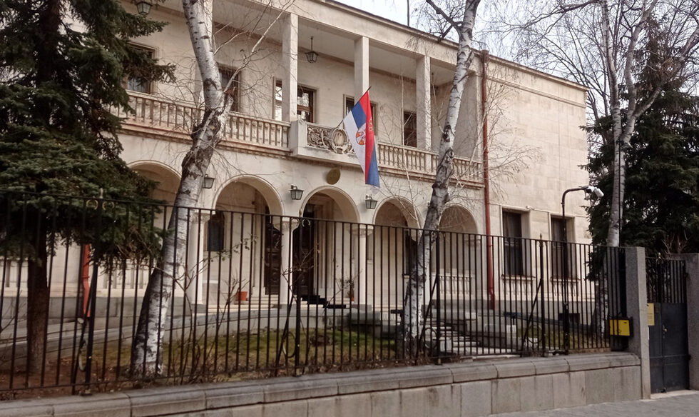 Ул. "Велико Търново" 3 - стградата на посолството на Република Сърбия.