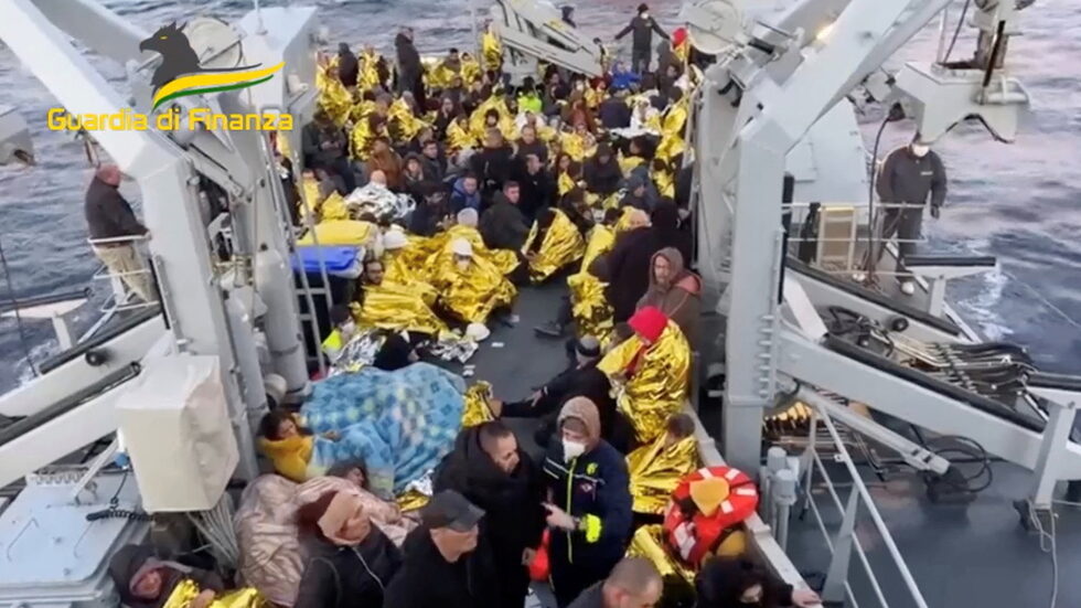 Фотогалерия: Пожарът на италиански ферибот, на борда е имало 127 българи