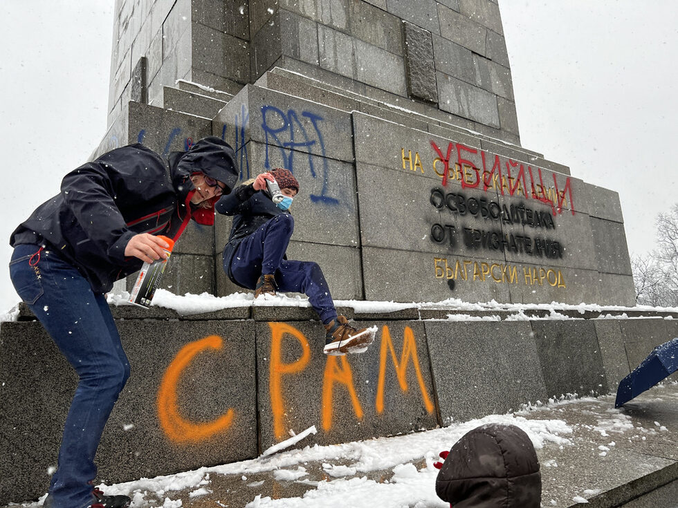 Преди няколко дни кметът на район "Средец" - Трайчо Трайков, заяви, че започва процедура по демонтиране на паметника, което е в дадените му от СОС и гласоподавателите на този централен софийски район правомощия.