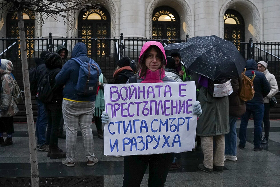 Снимка на деня: Два протеста в София срещу войната в Украйна