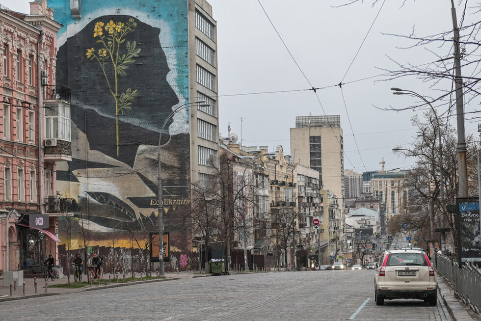 Фотогалерия: Центърът на Киев превзет от тишина