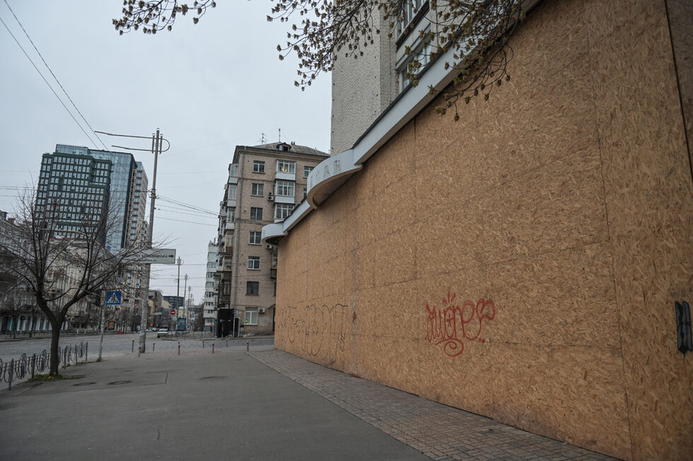 Фотогалерия: Центърът на Киев превзет от тишина