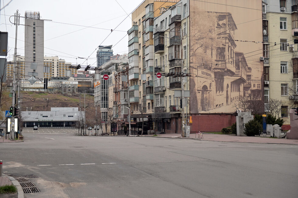 Фотогалерия: Центърът на Киев превзет от тишина