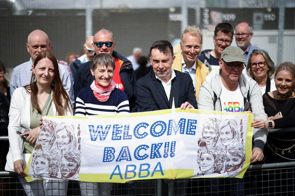 В края на 2021 г. ABBA пуснаха първия си от десетки години албум с нови песни "Voyage", като обещаха ан феновете си, че ще се завърнат в младостта с виртуално шоу.