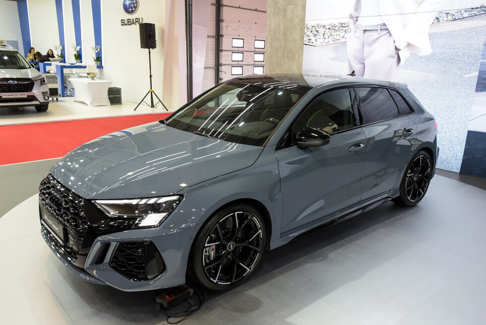 Щандът на Audi минава под знака на спортното подразделение Audi Sport. Премиерен модел е Audi RS3 с 400 конски сили и система за прецизно разпределение на въртящия момент между мостовете. Ускорението до 100 км/ч отнема 3.8 секунди.