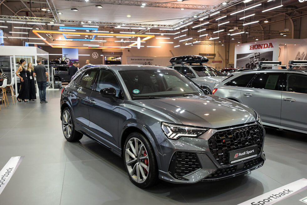 Audi RSQ3 е втората премиера. Моторът е същият като на предишни модел с 400 конски сили, двойно предаване. Колата се ускорява до 100 за 4.5 секунди.