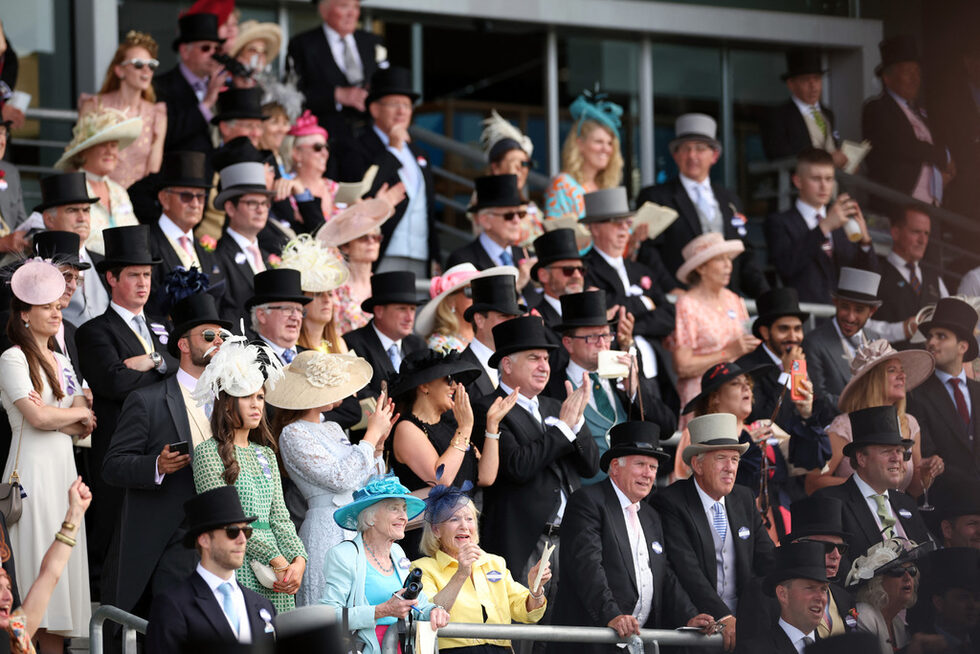 Фотогалерия: Кралски особи, състезания и шапки на британския фестивал Royal Ascot