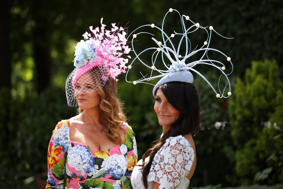 Фотогалерия: Кралски особи, състезания и шапки на британския фестивал Royal Ascot