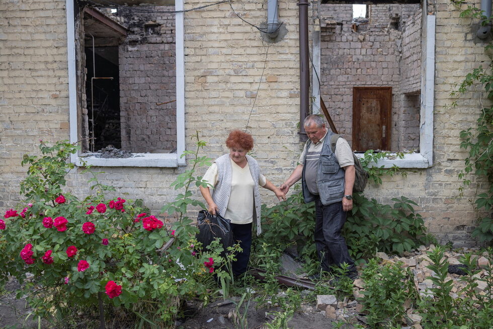 Двойката, която се е местела и отсядала при роднини, след като е останала без дом, сега ще живее в това малко пространство, докато започне да изгражда живота си наново.