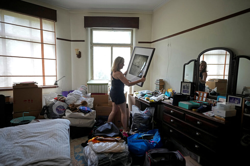 "Мисля, че хората по света са основно едни и същи. Всички искаме да сме в безопасност, да можем да си вършим работата, да се занимаваме с творчество, да получим добро образование за децата си, да имаме дом, подслон и общност", казва тя.<br /><br />"Мисля, че на правителствено ниво нещата се разбират толкова погрешно."