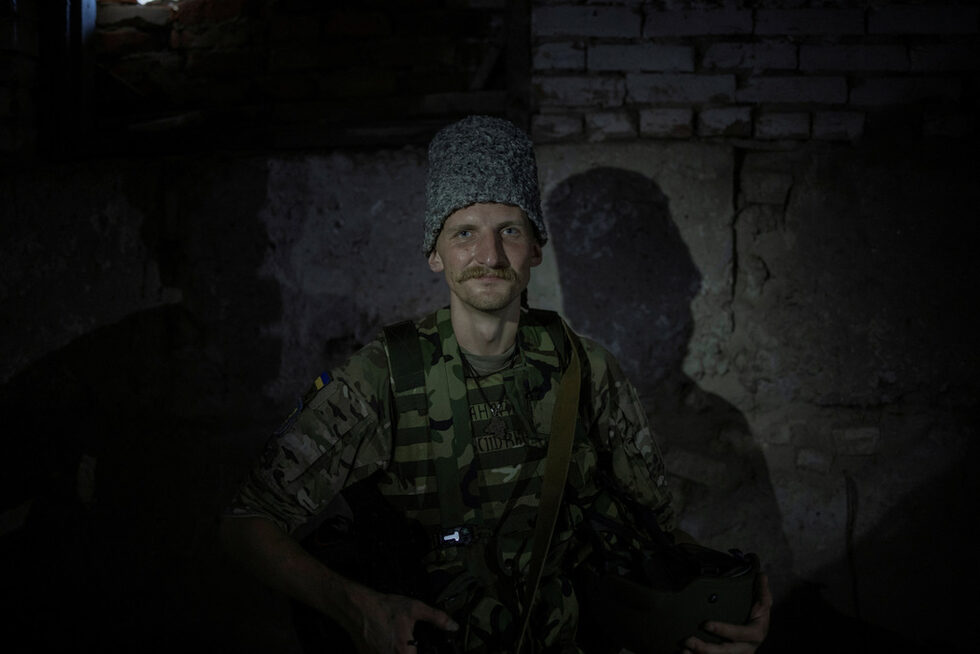 ''Карпатски сич'' е една от няколкото паравоенни националистически групи, които започнаха като доброволци през 2014 г., когато Русия анексира черноморския полуостров Крим и подкрепи проруските въоръжени сепаратисти в източната част на украинския регион Донбас.<br />