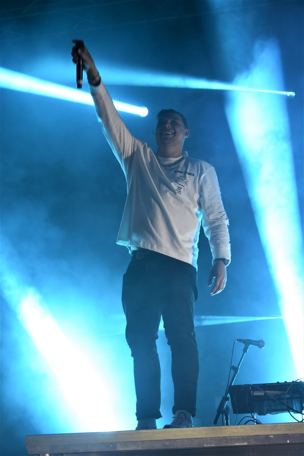 <em>Фотогалерия от първата вечер на ARTE Feastival разгледайте <a href="https://www.dnevnik.bg/photos/2022/08/27/4384482_fotogaleriia_publikata_vuv_velingrad_razchuvstva_zaz_i/" target="_blank">тук</a>.</em><br /><br /><em>Фотогалерия от втората вечер на ARTE Feastival разгледайте <a href="https://www.dnevnik.bg/photos/2022/08/28/4384625_fotogaleriia_emir_kusturica_i_sister_bliss_ot/" target="_blank">тук</a>.</em><br /><br />На снимката: Джон Нюман