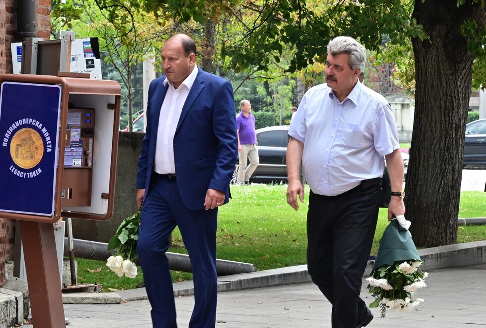 Бившият собственик на футболния клуб "Левски" Тодор Батков, придружаван от спортния директор на "Лудогорец" Георги Караманджуков