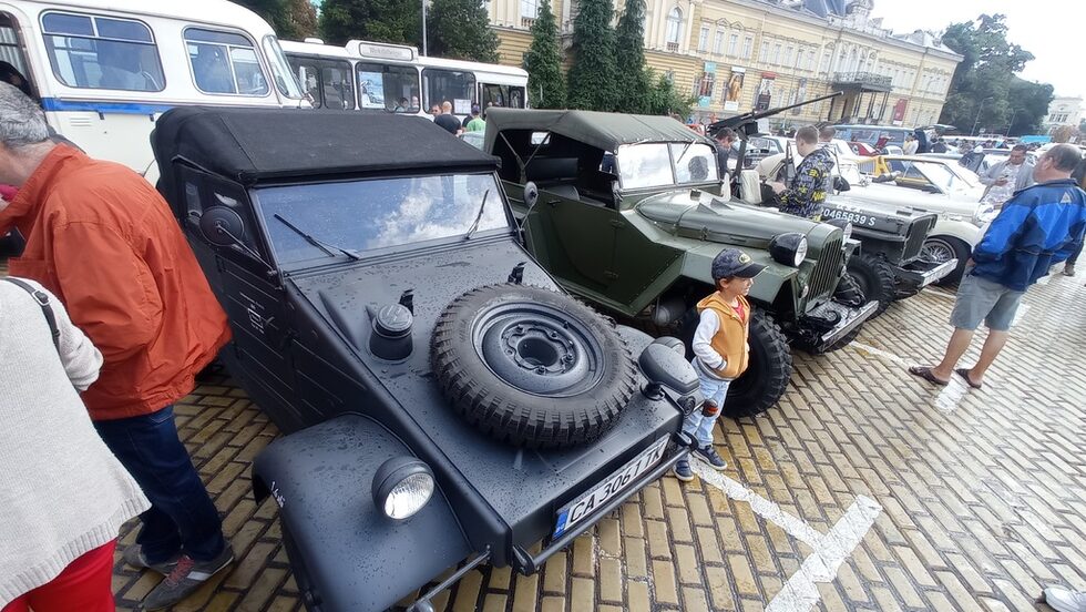 Имаше и превозни средства, използвани от Райха.