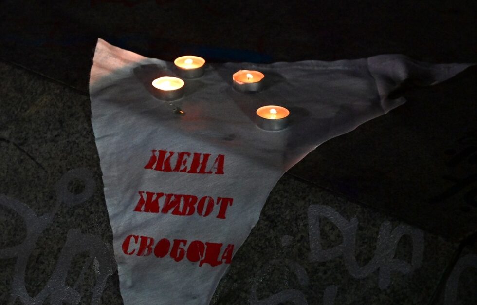 За правата на жените на Иран, за справедливост, за политическо и социално равенство протестираха днес в София представители на иранската общност и българи, които ги подкрепят.