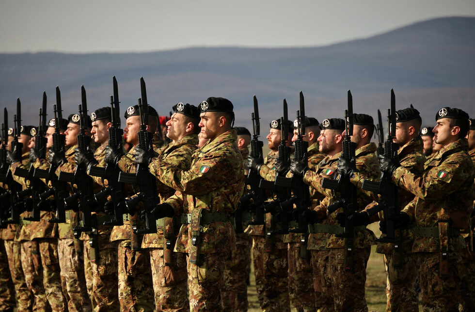 Военнослужещи от италианската армия.