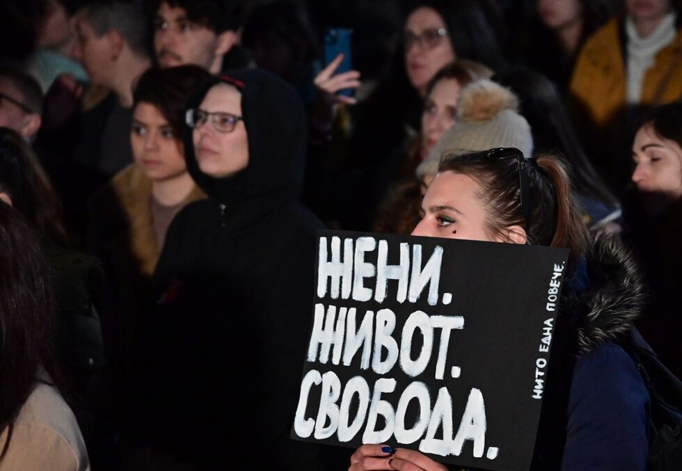 Протестиращите от шествието "Нито една повече", които настояват за равнопоставеност между половете и се обявяват срещу насилието, проведоха шествие в София тази вечер.