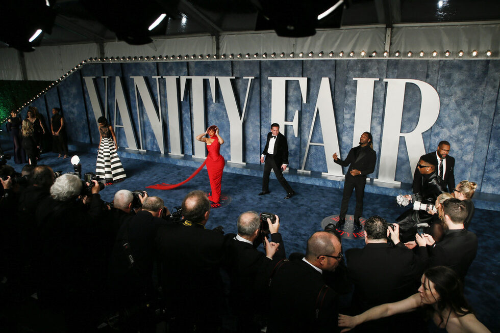 Партито на Vanity Fair след наградите "Оскар" е истинският панаир на суетата в Холивуд след 95-ата церемония по връчването на наградите. Причината е, че това е мястото в Бевърли хилс, където идват не само имена от киното, но и всякакви знаменитости от шоубизнеса, модата, бизнеса, спорта...<br /><br />На снимката: Карди Би пристига за партито.