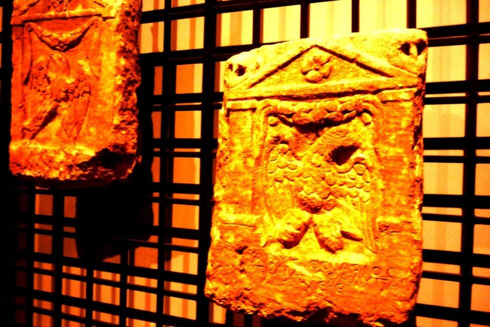 Известен е и като исторически град, където вярвания, принадлежащи към примитивни религии, политеистични и монотеистични религии и култури, свързани с тези вярвания, са били смесени и слети в продължение на векове.