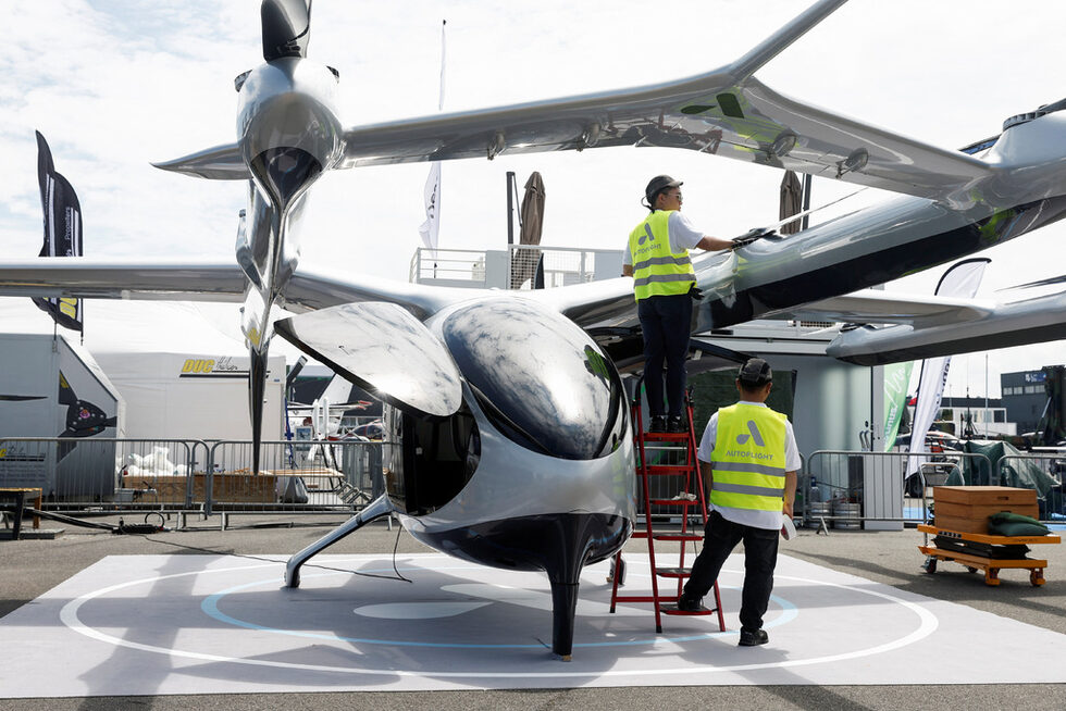 AutoFlight – един от електрическите прототипи за вертикално излитащ транспорт, търсещи клиенти на 54-ото изложение в Бурже. Най-голямото авиошоу в света, което се редува с Фарнбъро във Великобритания, е в Льо Бурже за първи път от четири години, след като изданието през 2021 г. стана жертва на пандемията.