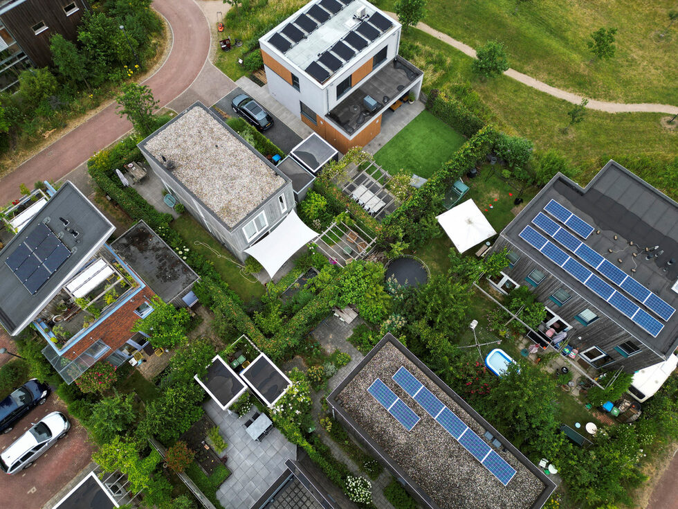 SolarPower Europe прогнозира, че Нидерландия ще инсталира и около 4 GW слънчева енергия годишно до 2028 г.<br /><br />С един гигават, достатъчен за снабдяването на около един милион домакинства с електроенергия, страната може да има излишък от зелен ток. По-голямата част от инфраструктурата все пак разчита на природен газ и нефт за отопление, транспорт и промишлени нужди.
