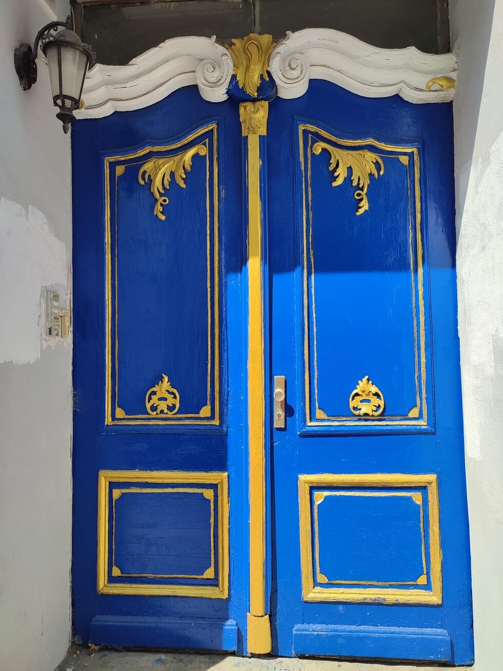 Някъде из стария град.